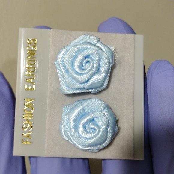Women's Stunning Silver-tone Fabric Blue Flower Design Stud Earrings, 0.75-in - Picture 4 of 6